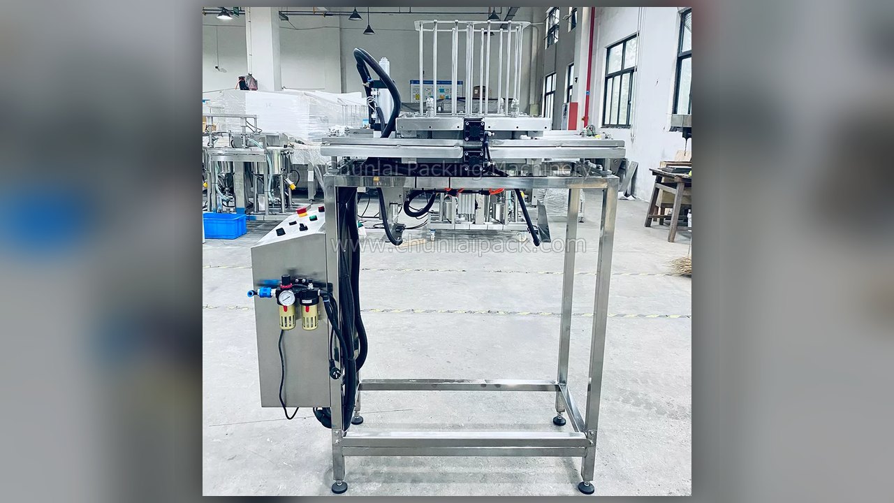 Automatic tray denester in a production machinery workshop